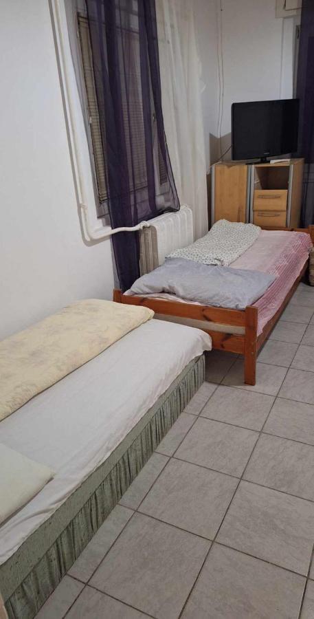 Гостевой дом Pihenes A Malomtonal Privat Berlemeny Тапольца Экстерьер фото
